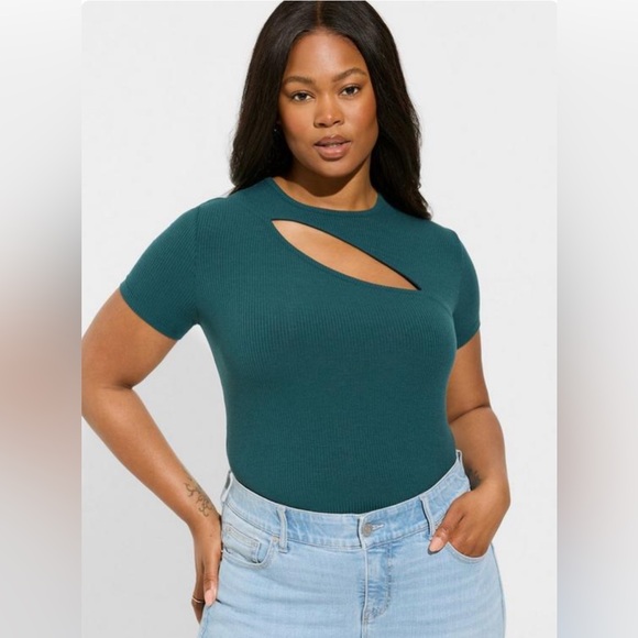 NWT Torrid Fitted Super Soft Rib Crew Neck Asymmetrical Cut Out Tee Size 4X Teal - Picture 1 of 11